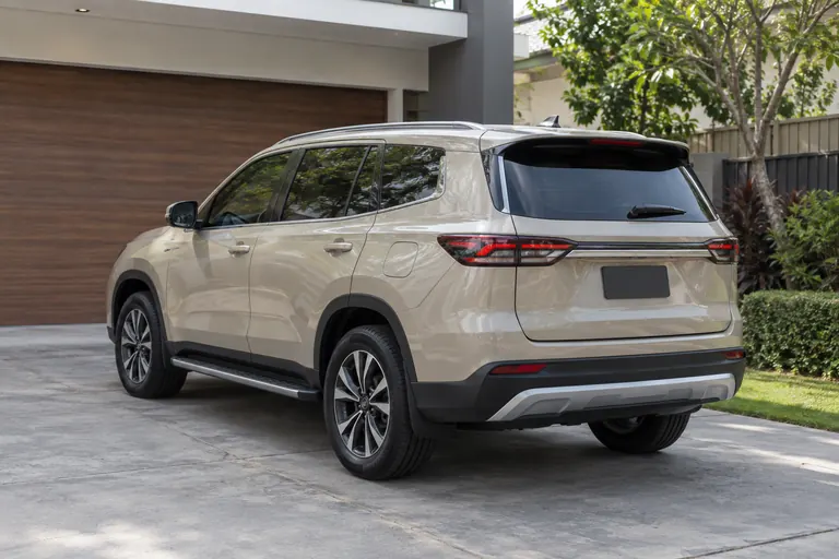 SUV pegun sebagai konteks foto pertanyaan.